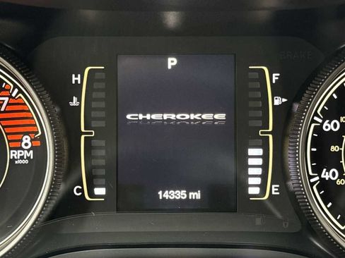 Used 2018 Jeep Cherokee Latitude Plus w/ Comfort/Convenience Group image 17