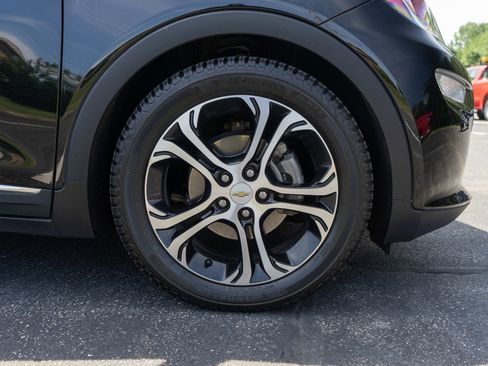 Used 2019 Chevrolet Bolt Premier w/ Infotainment Package FWD image 10