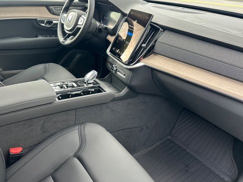 New 2026 Volvo XC90 T8 Plus w/ Protection Package Premier AWD/4WD image 18