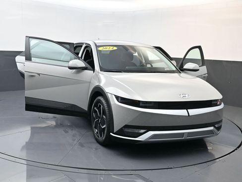 Used 2024 Hyundai Ioniq 5 SEL image 23