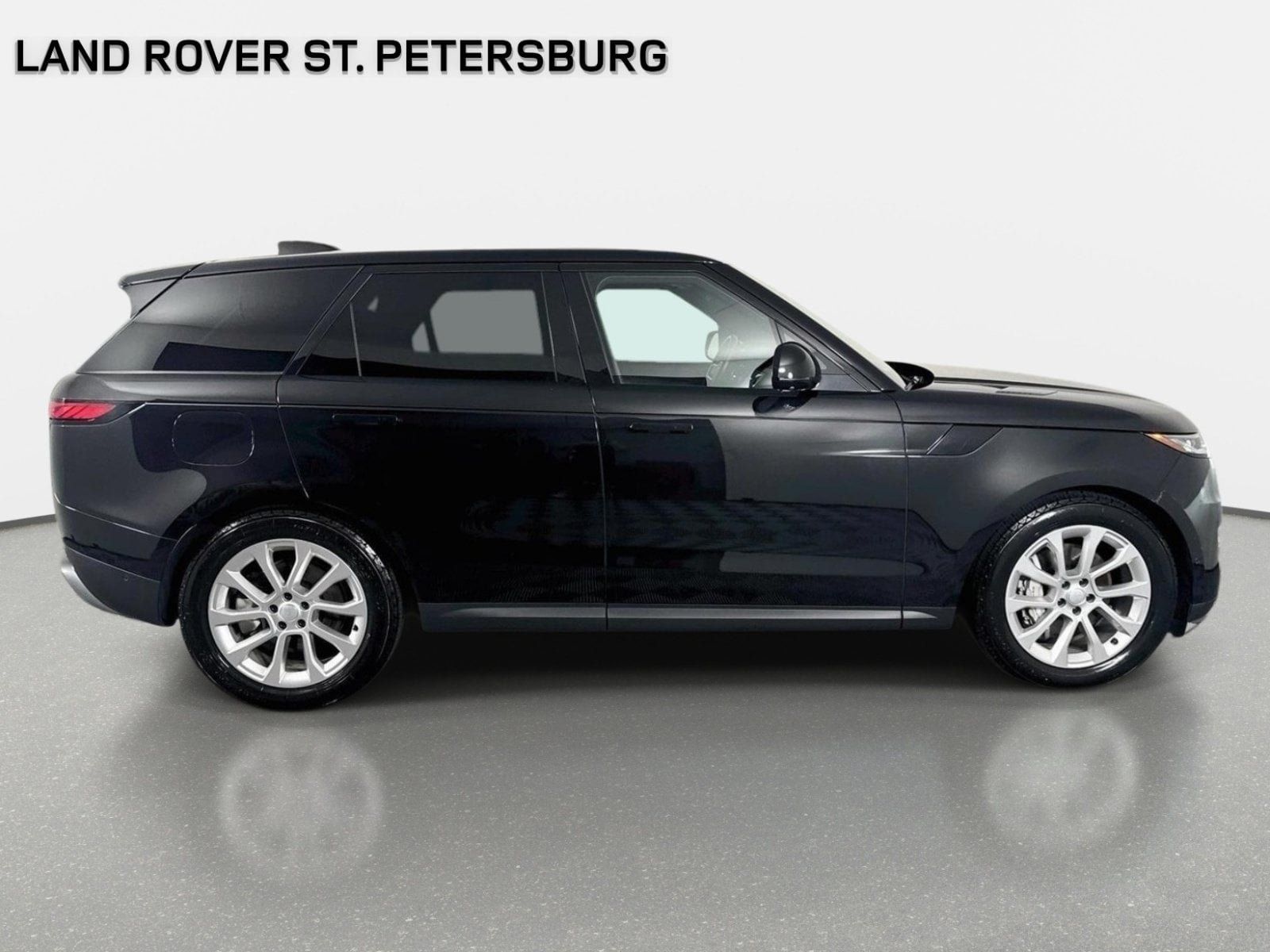 Used 2025 Land Rover Range Rover Sport SE AWD/4WD image 4