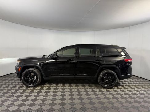Used 2024 Jeep Grand Cherokee L Limited w/ Black Appearance Package AWD/4WD image 11