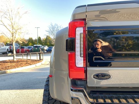 Used 2026 Ford F450 Platinum w/ Platinum Plus Package image 39