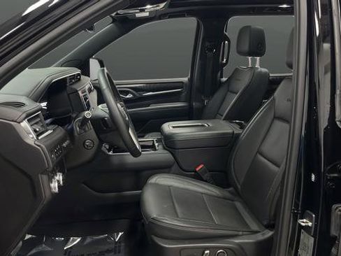 Used 2023 GMC Yukon XL Denali image 10