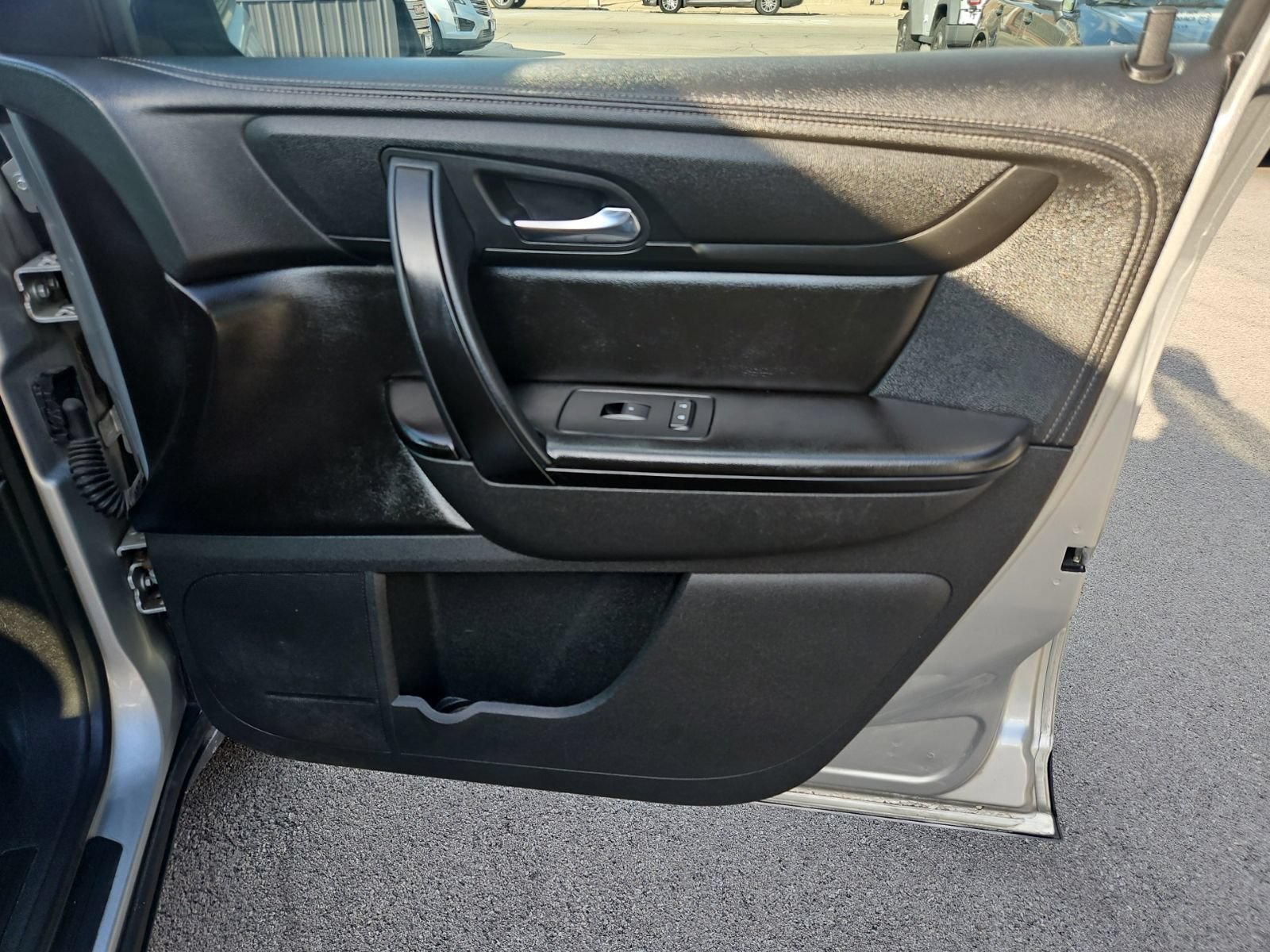 Used 2015 GMC Acadia SLE FWD image 23