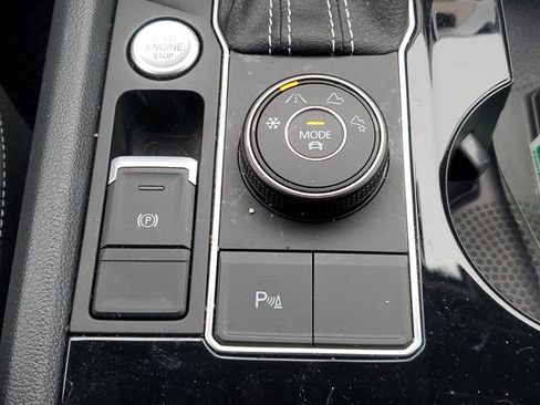 Used 2022 Volkswagen Atlas SE image 37