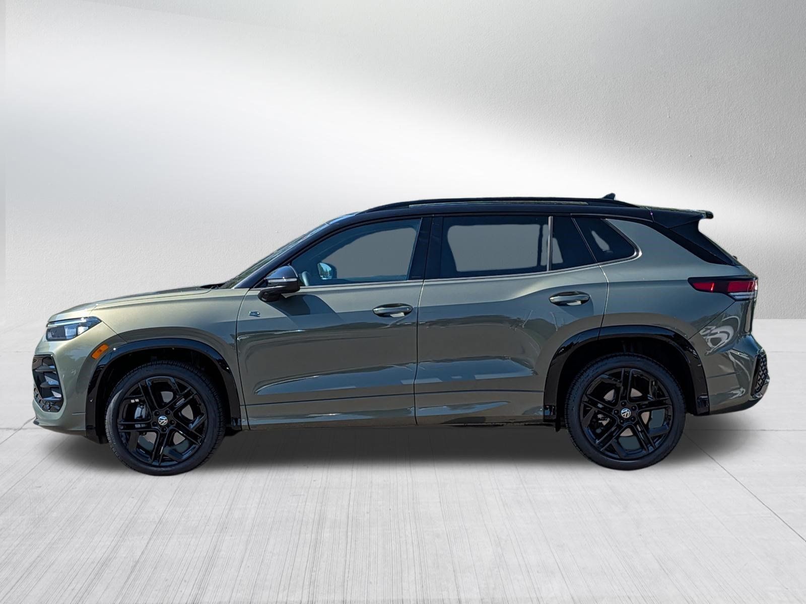 Certified 2026 Volkswagen Tiguan SE R-Line AWD/4WD image 4