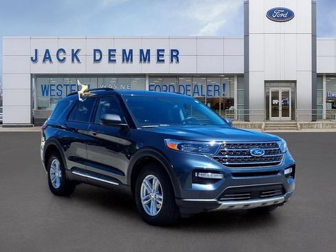 Certified 2022 Ford Explorer XLT w/ Equipment Group 202A AWD/4WD image 1