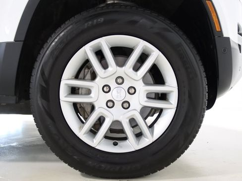 Used 2025 Land Rover Defender 110 S AWD/4WD image 78