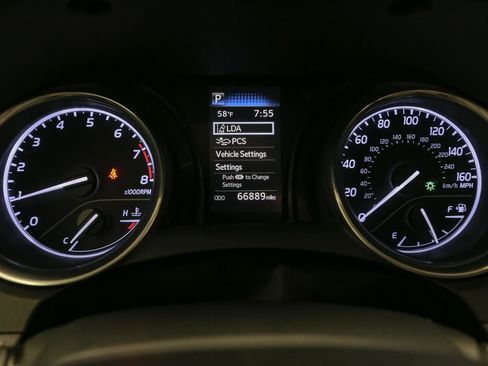 Used 2020 Toyota Camry SE image 31