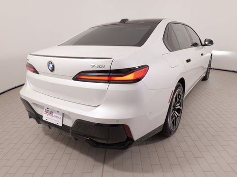 Used 2025 BMW 740i xDrive w/ Executive Package AWD/4WD image 15