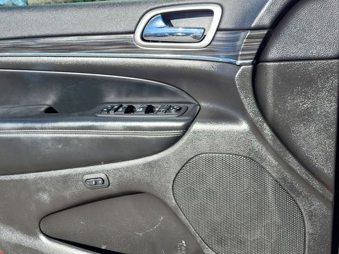 Used 2019 Jeep Grand Cherokee Limited image 6