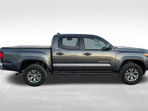 Used 2018 Toyota Tacoma SR5 image 4