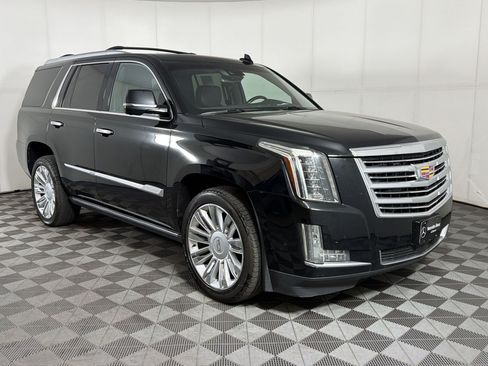 Used 2019 Cadillac Escalade Platinum AWD/4WD image 7