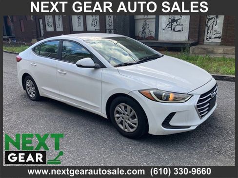 Used 2017 Hyundai Elantra SE FWD image 2