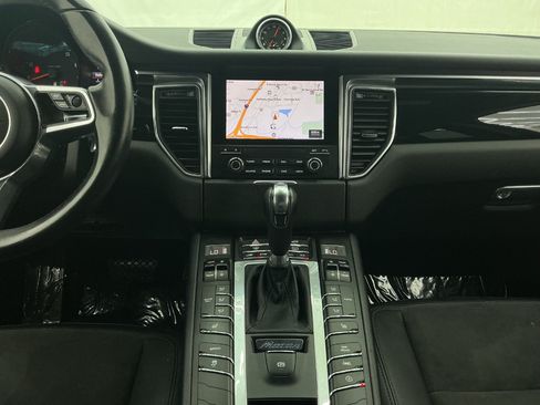 Used 2018 Porsche Macan AWD/4WD image 29