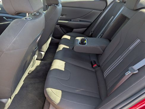 Certified 2025 Hyundai Elantra SEL image 29