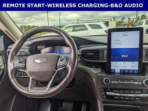 Used 2020 Ford Explorer Platinum w/ Premium Technology Package image 15