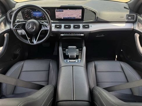 Used 2024 Mercedes-Benz GLS 450 4MATIC image 7