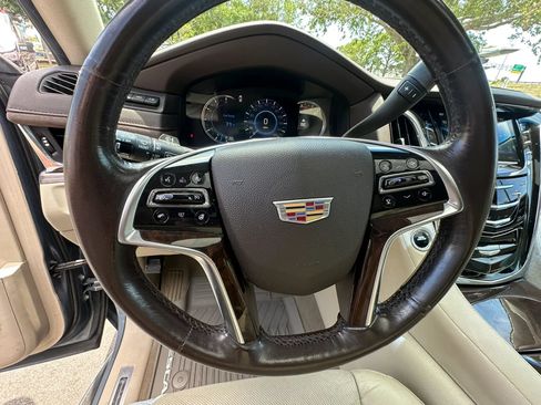 Used 2016 Cadillac Escalade ESV Luxury AWD/4WD image 38