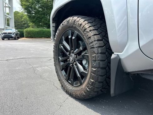 Used 2025 Toyota 4Runner Platinum AWD/4WD image 13