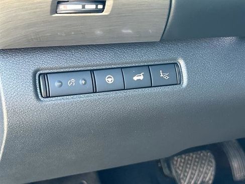 Used 2023 Nissan Pathfinder Platinum image 19