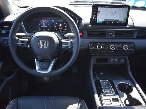 Used 2025 Honda Pilot Elite image 22