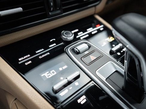 Used 2021 Porsche Cayenne Base image 23