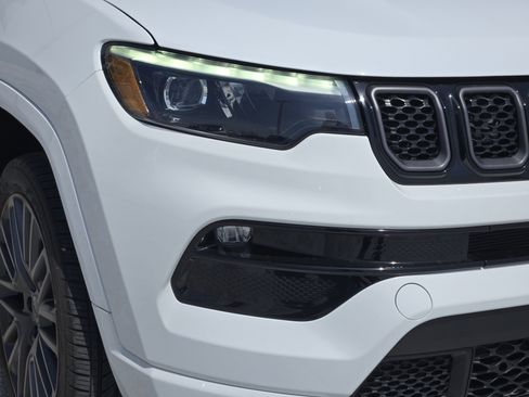 Used 2023 Jeep Compass High Altitude image 10