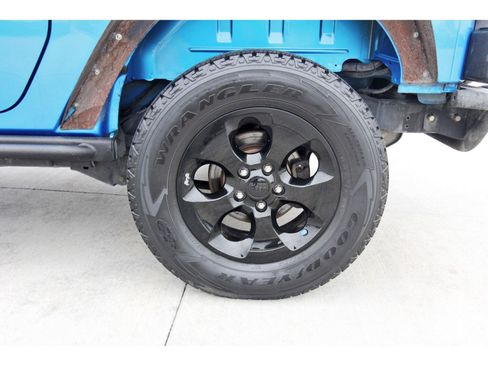 Used 2015 Jeep Wrangler Sahara image 29