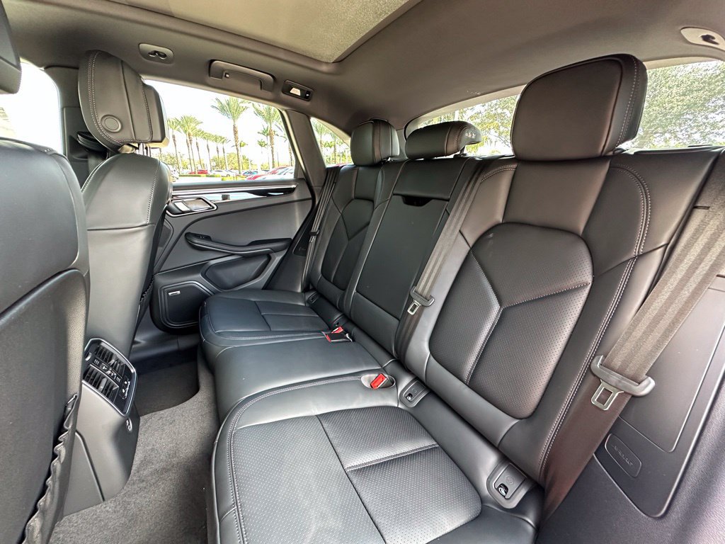 Certified 2026 Porsche Macan AWD/4WD image 37