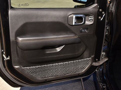 Used 2022 Jeep Wrangler Unlimited Sahara image 33