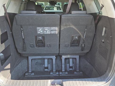 Certified 2025 Kia Carnival FWD image 5