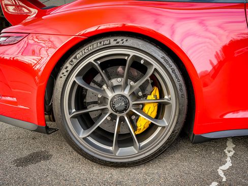 Used 2018 Porsche 911 GT3 image 11