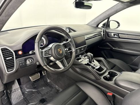 Certified 2023 Porsche Cayenne GTS AWD/4WD image 4