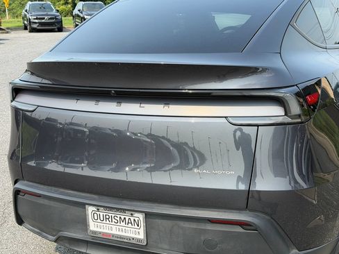Used 2026 Tesla Model Y AWD image 11