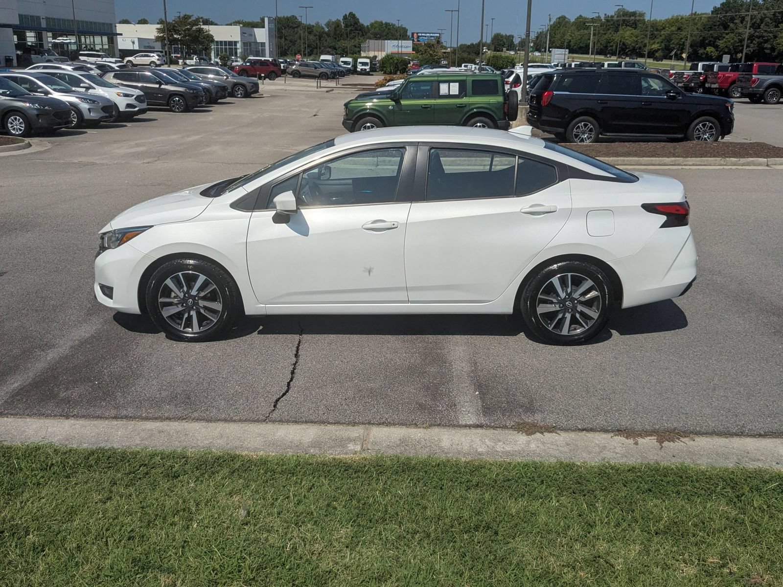 Used 2025 Nissan Versa SV FWD image 6