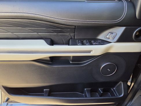 Used 2021 Ford Expedition Platinum image 32