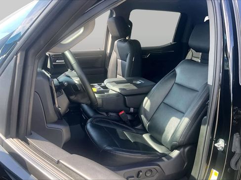 Used 2024 Chevrolet Silverado 1500 LT AWD/4WD image 9