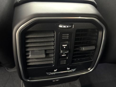 Certified 2024 Porsche Macan AWD/4WD image 30