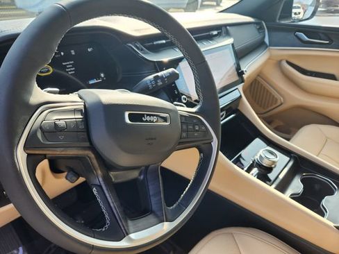 New 2026 Jeep Grand Cherokee Limited w/ Luxury Tech Group II AWD/4WD image 13