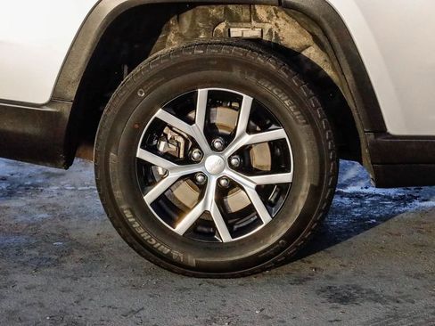 Certified 2024 Jeep Grand Cherokee L Limited w/ Luxury Tech Group II image 12