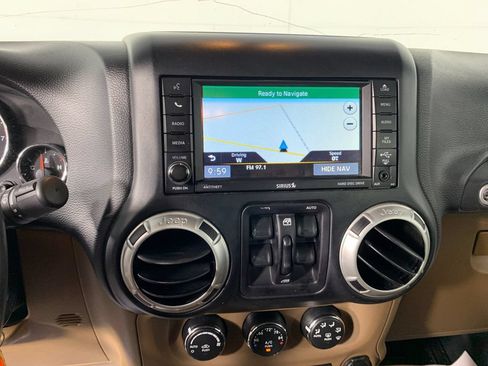 Used 2016 Jeep Wrangler Unlimited Sahara w/ Dual Top Group AWD/4WD image 26