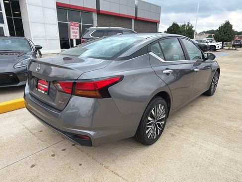 Used 2025 Nissan Altima 2.5 SV AWD/4WD image 4