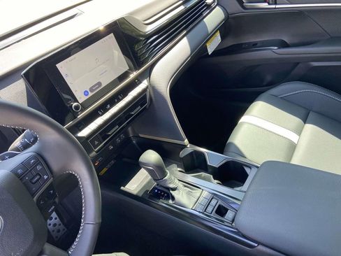 Used 2025 Toyota Camry SE FWD image 25