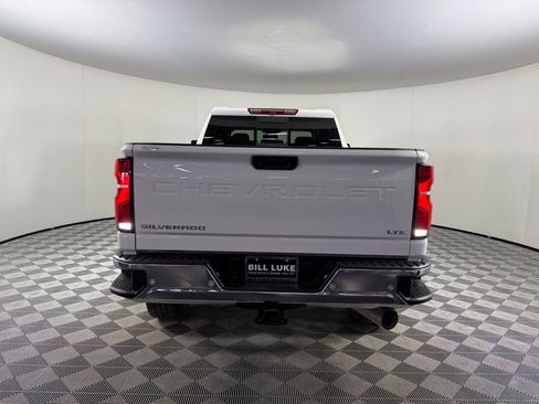 Used 2025 Chevrolet Silverado 2500 LTZ w/ LTZ Convenience Package image 9