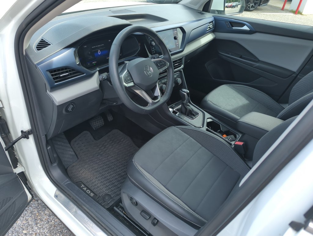Used 2023 Volkswagen Taos SE FWD image 11