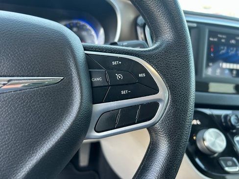 Used 2021 Chrysler Voyager Lxi image 17