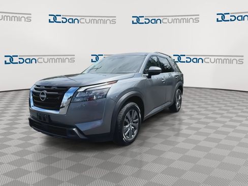 Used 2023 Nissan Pathfinder SV w/ Cargo Package AWD/4WD image 4