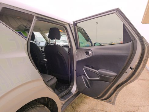 Used 2022 Kia Soul LX w/ Technology Package image 19